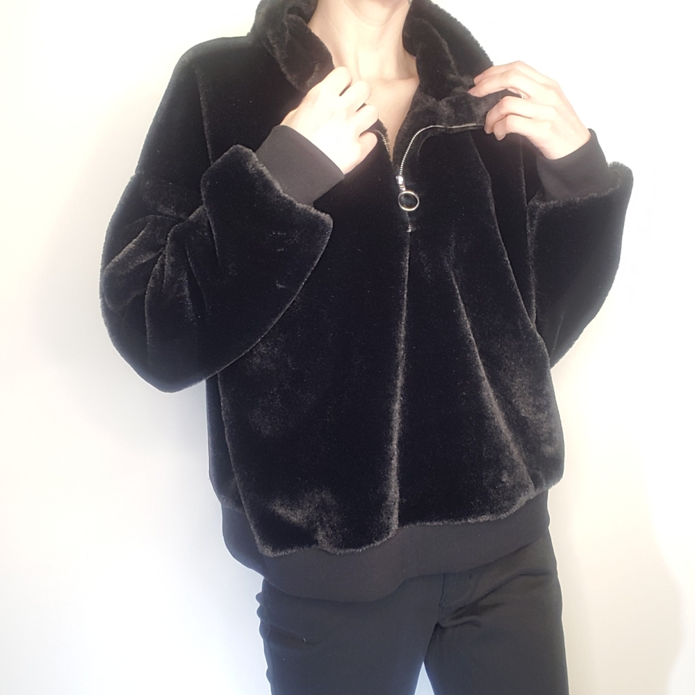 Nine West Luxe Black Sweatshirt Top Black Faux Fur Comfy XL Large Quarter Zip - Picture 1 of 13